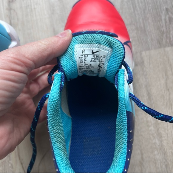 Nike Softball Cleats - Picture 4 of 5